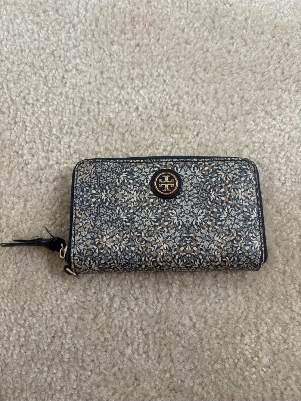 Tory Burch Navy and Cream Floral Zip-Around Wallet with Logo Medallion